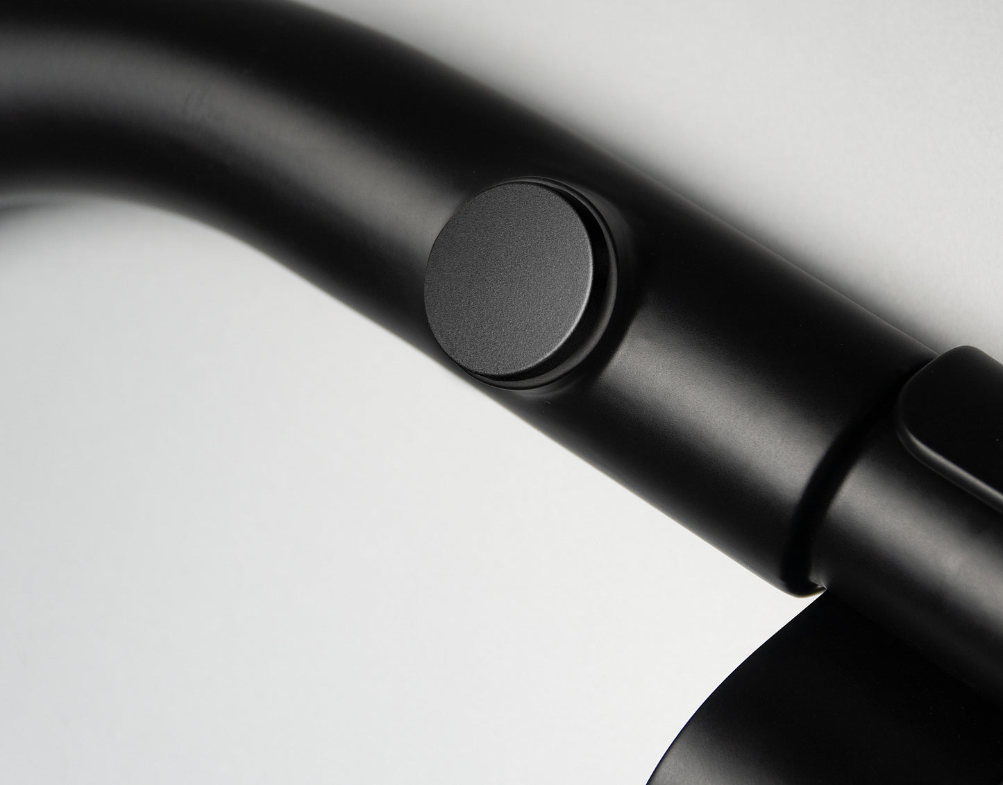 Deante SILIA Badheizkörper Handtuchwärmer Höhe 85 cm Schwarz