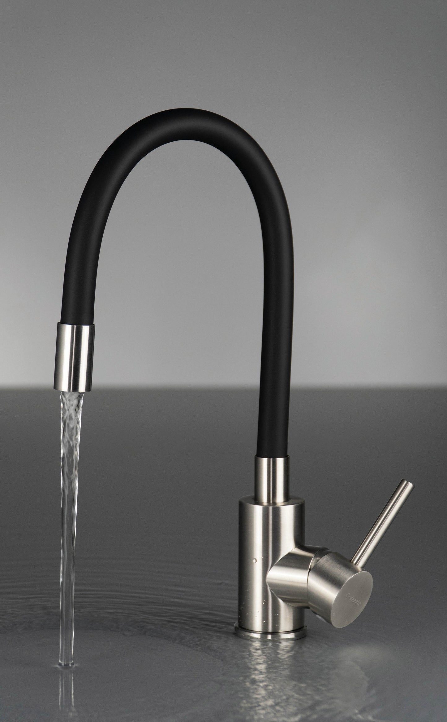 Deante LUNO Küchenarmatur mit flexiblem Auslauf aus Silikon Schwarz / Stahl gebürstet