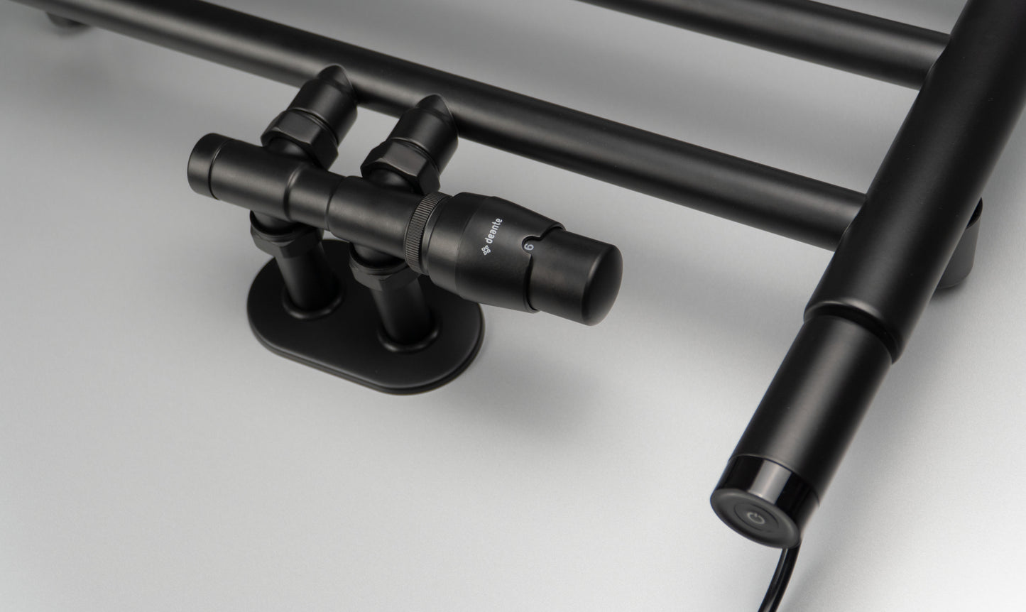 Deante SILIA Badheizkörper Handtuchwärmer Höhe 85 cm Schwarz