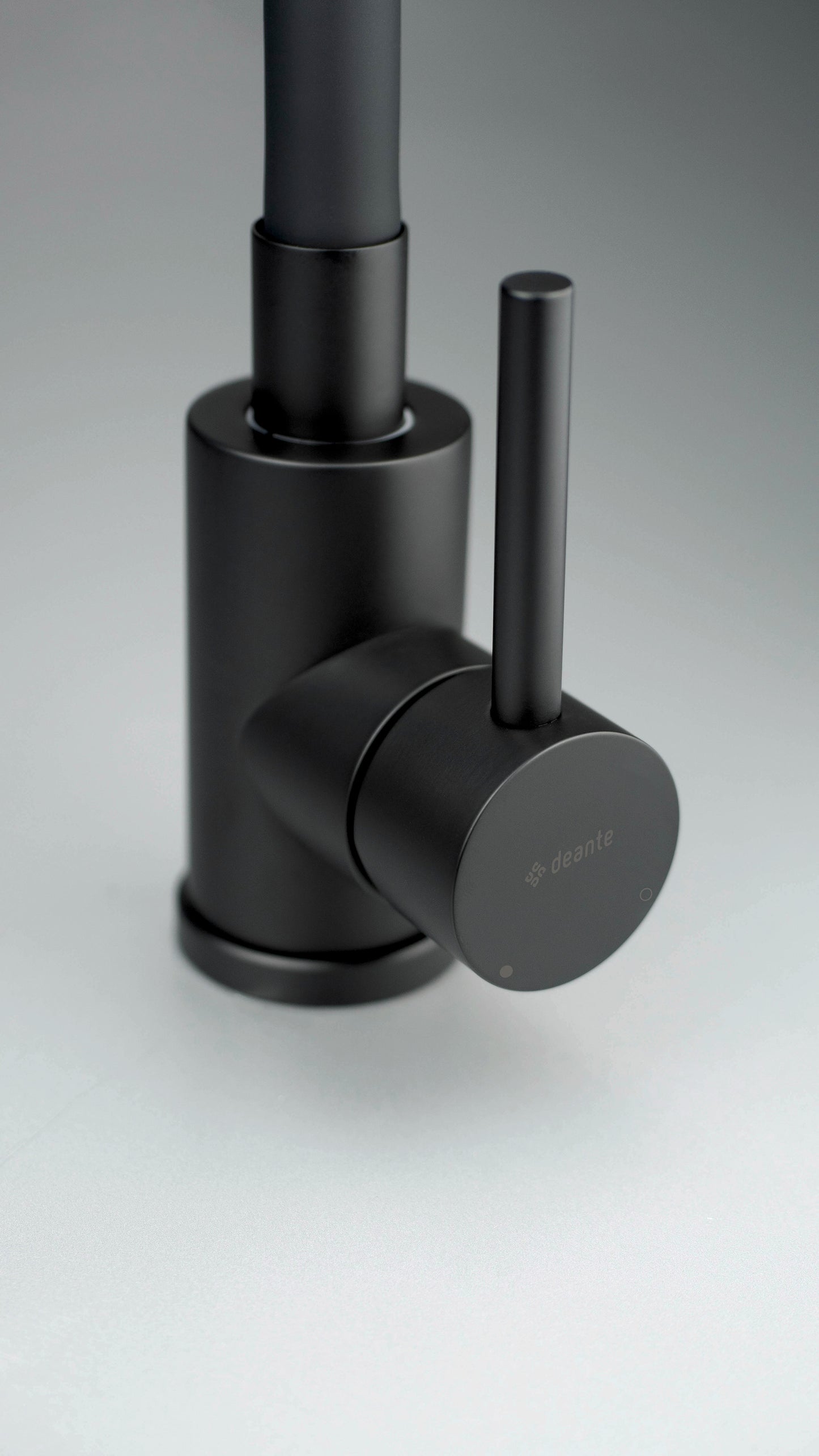 Deante LUNO Küchenarmatur mit flexiblem Auslauf aus Silikon Schwarz / Schwarz