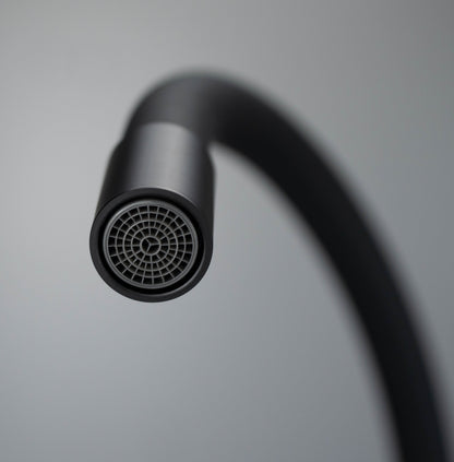 Deante LUNO Küchenarmatur mit flexiblem Auslauf aus Silikon Schwarz / Schwarz