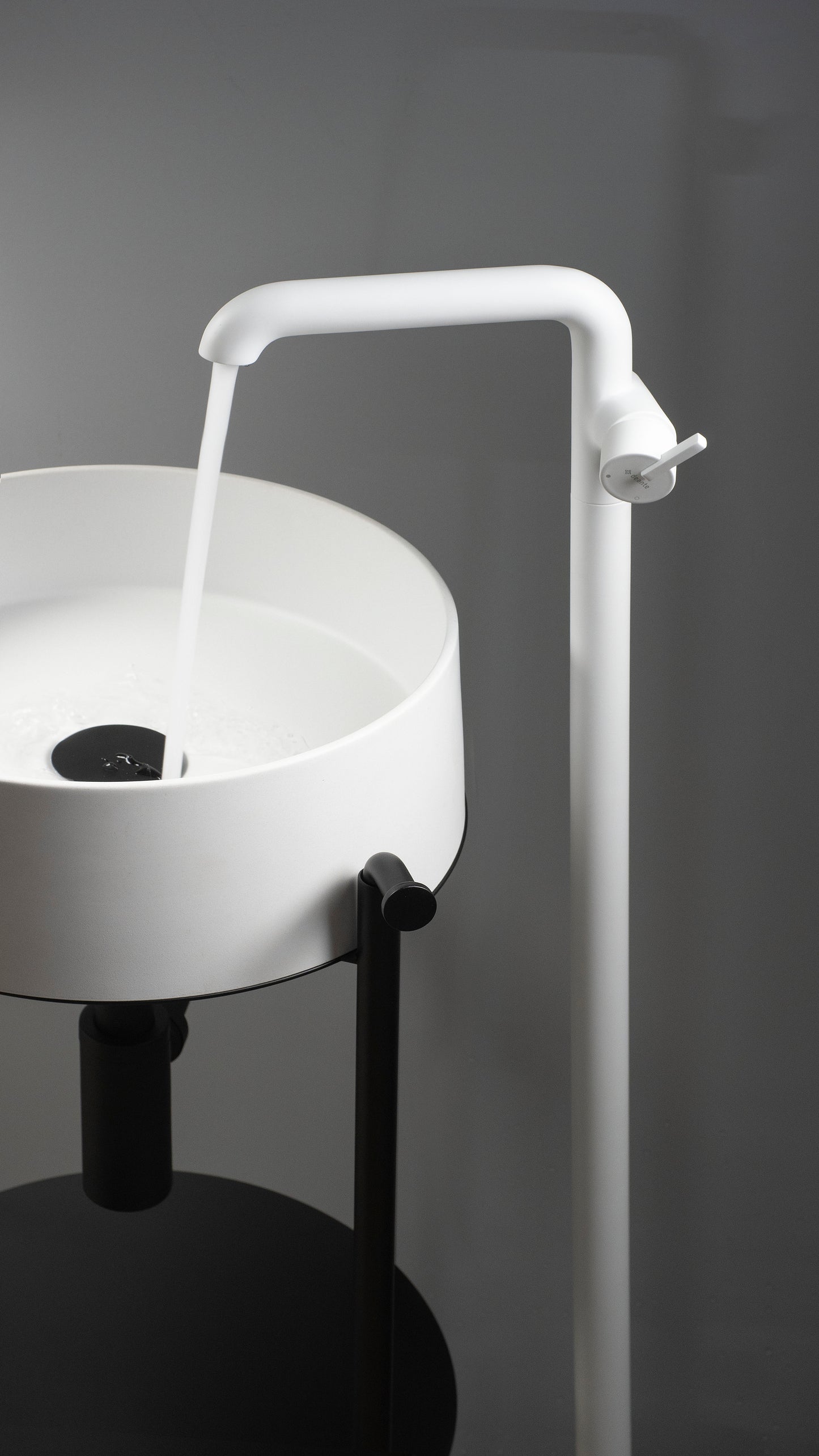 Deante SILIA Design-Waschbeckenarmatur freistehend Weiß