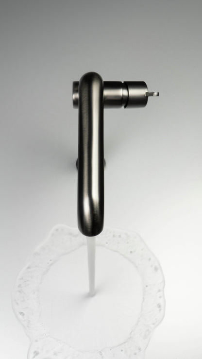 Deante SILIA Design-Waschtischarmatur hoch mit Hebel seitlich Titanium