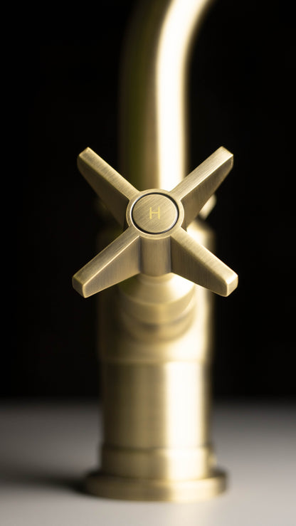 Deante TEMISTO Zweigriff-Waschtischarmatur im Retro-Look Messing