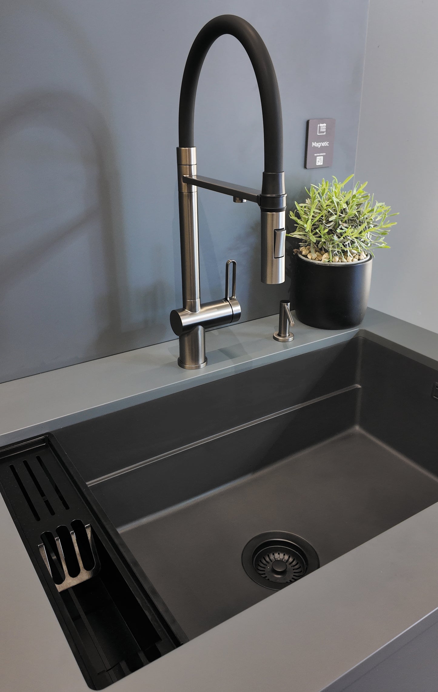 Deante MAGNETIC Granitspüle mit geräumigem Becken modular 76 x 52 cm Anthrazit Metallic