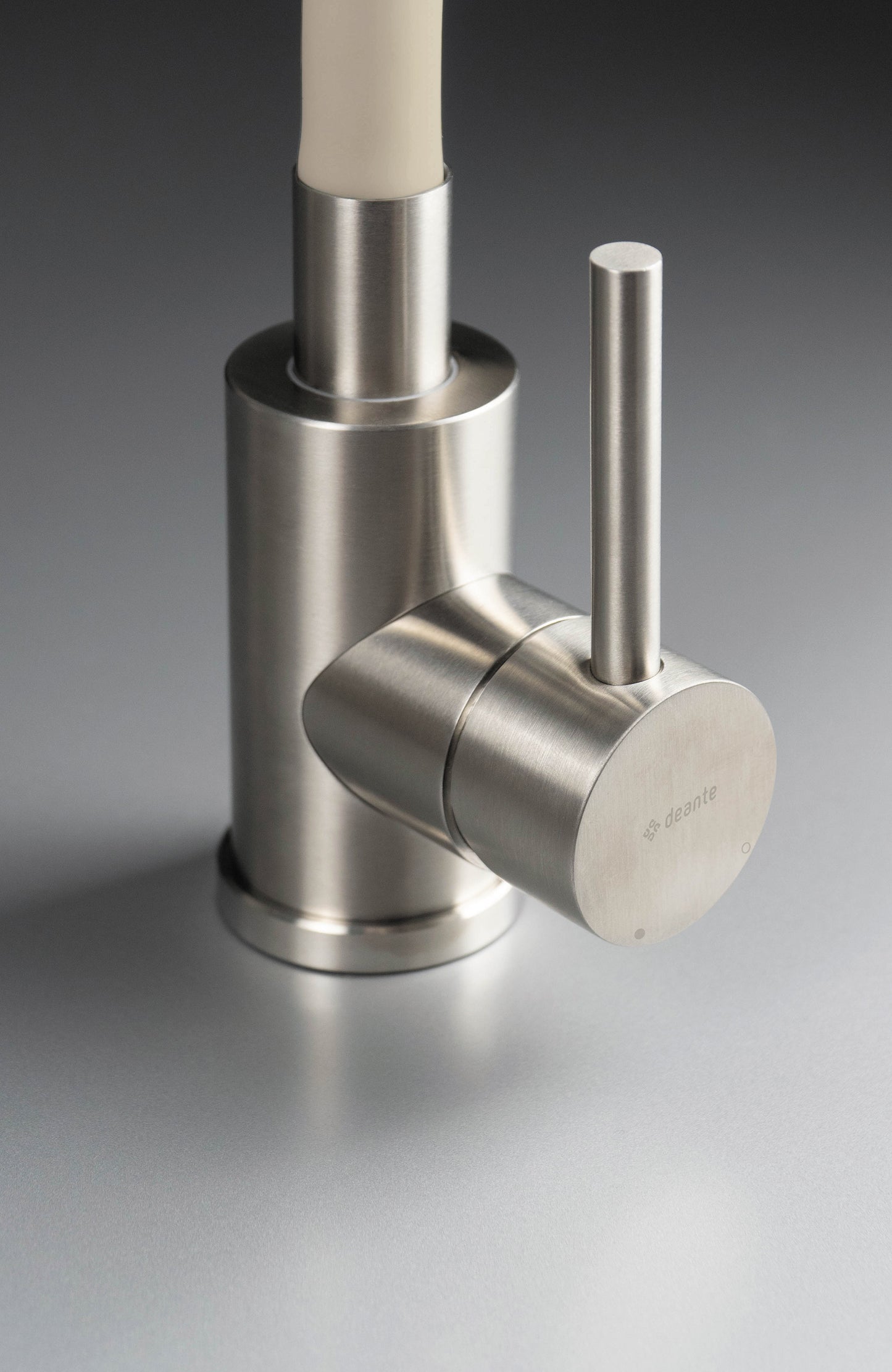 Deante LUNO Küchenarmatur mit flexiblem Auslauf aus Silikon Beige / Stahl gebürstet