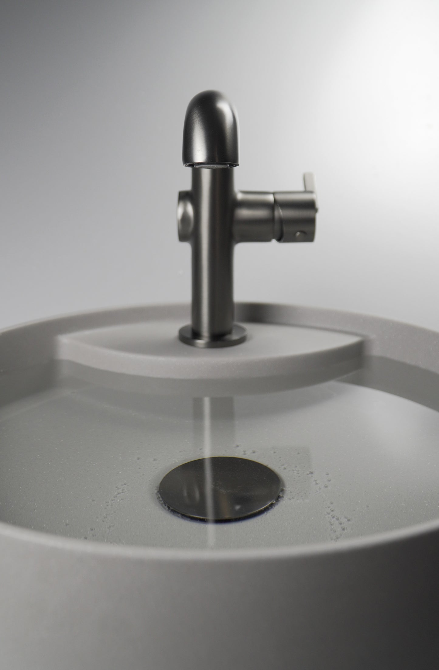 Deante SILIA Granit-Aufsatzwaschtisch mit Armaturenbank rund Ø 36 cm Grau Metallic