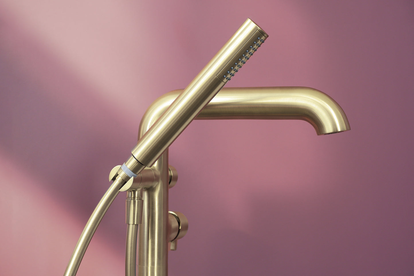 Deante SILIA Wannenarmatur freistehend mit Duschset L-Auslauf Gold gebürstet