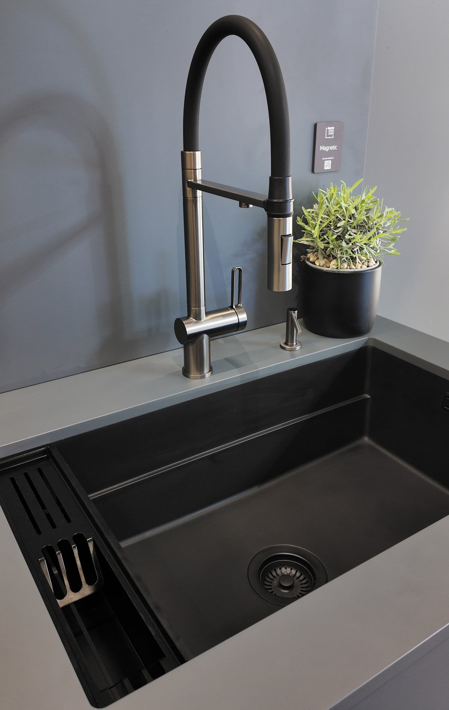 Deante MAGNETIC Granitspüle mit geräumigem Becken modular 76 x 52 cm Schwarz
